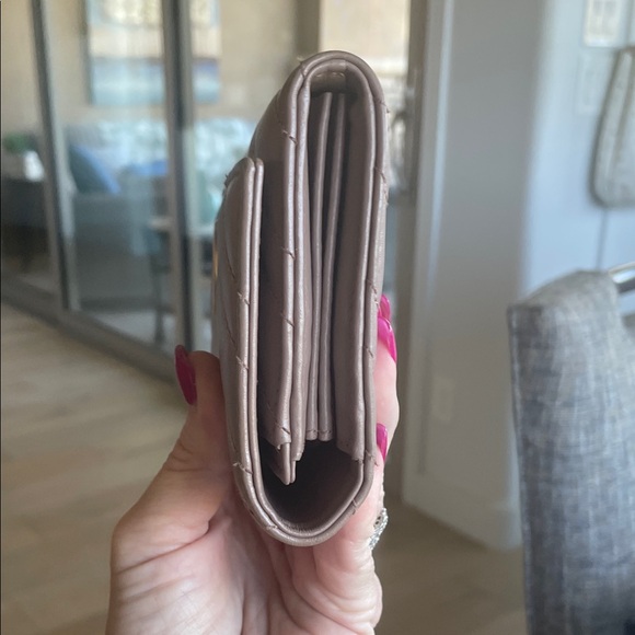 Gucci dusty pink Quilted Leather oversized wallet. EUC. - Picture 3 of 10